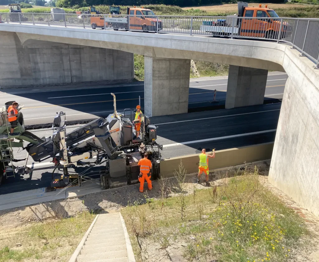 Finitrice Wirtgen SP 33