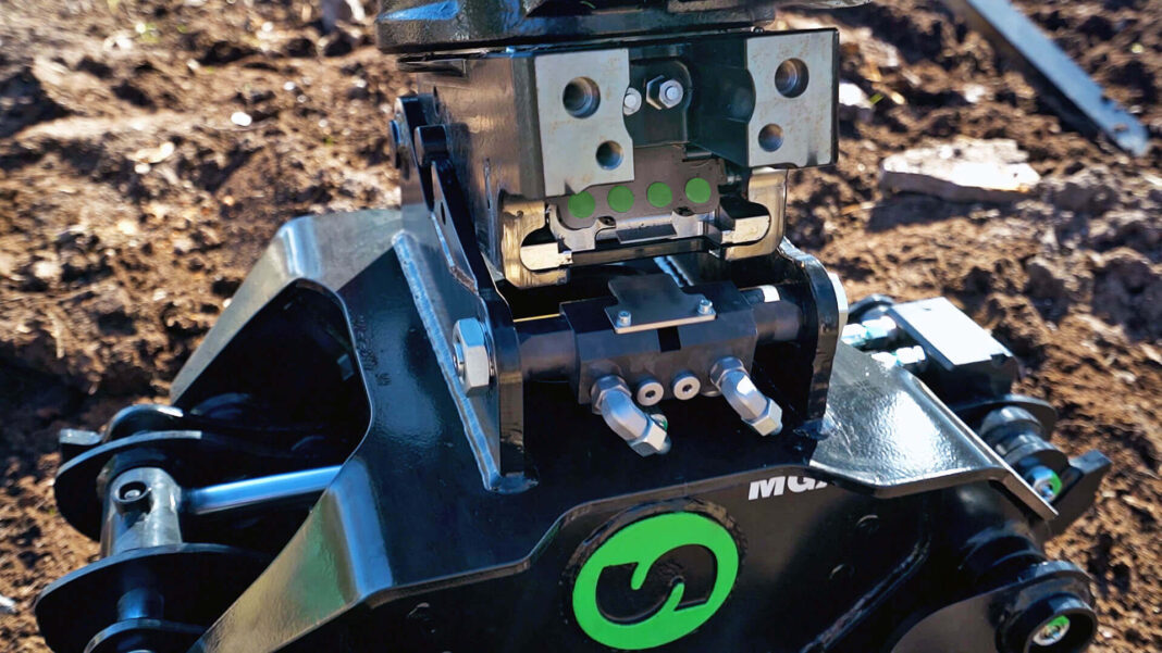 Steelwrist-SQ40-coupler-with-MGX4-multi-grapple-1